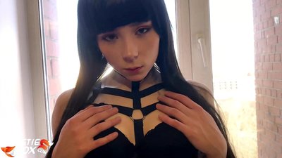 Καυτή μελαχρινή βαθιά πιπιλίζει και αισθησιακό γαμήσι για χρήματα