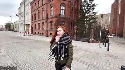 Δημόσιο pick-up: όμορφο κορίτσι γαμιέται για ένα iPhone και παίρνει σπέρμα στο μουνί της. CleoModel